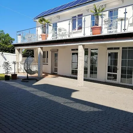 Apartman Al Mare-villa Z Basenem I Klimatyzacja W Cenie Pobytu *