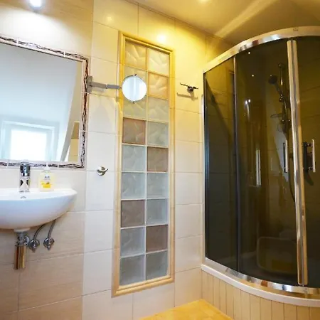 Al Mare-villa Z Basenem I Klimatyzacja W Cenie Pobytu Apartman Ustronie Morskie